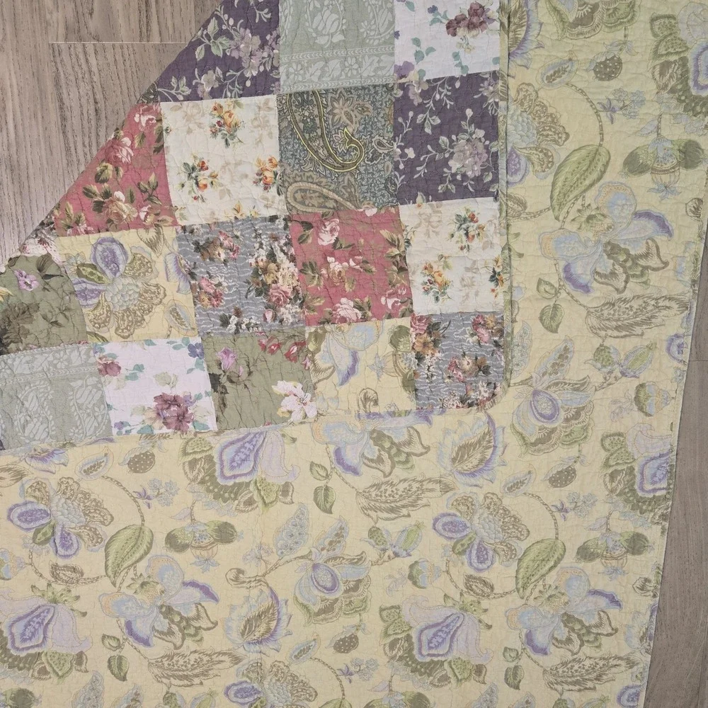 CottageCore VTG Floral Quilt Patchwork 50x60 Pastel Paisley Reversible Grandma